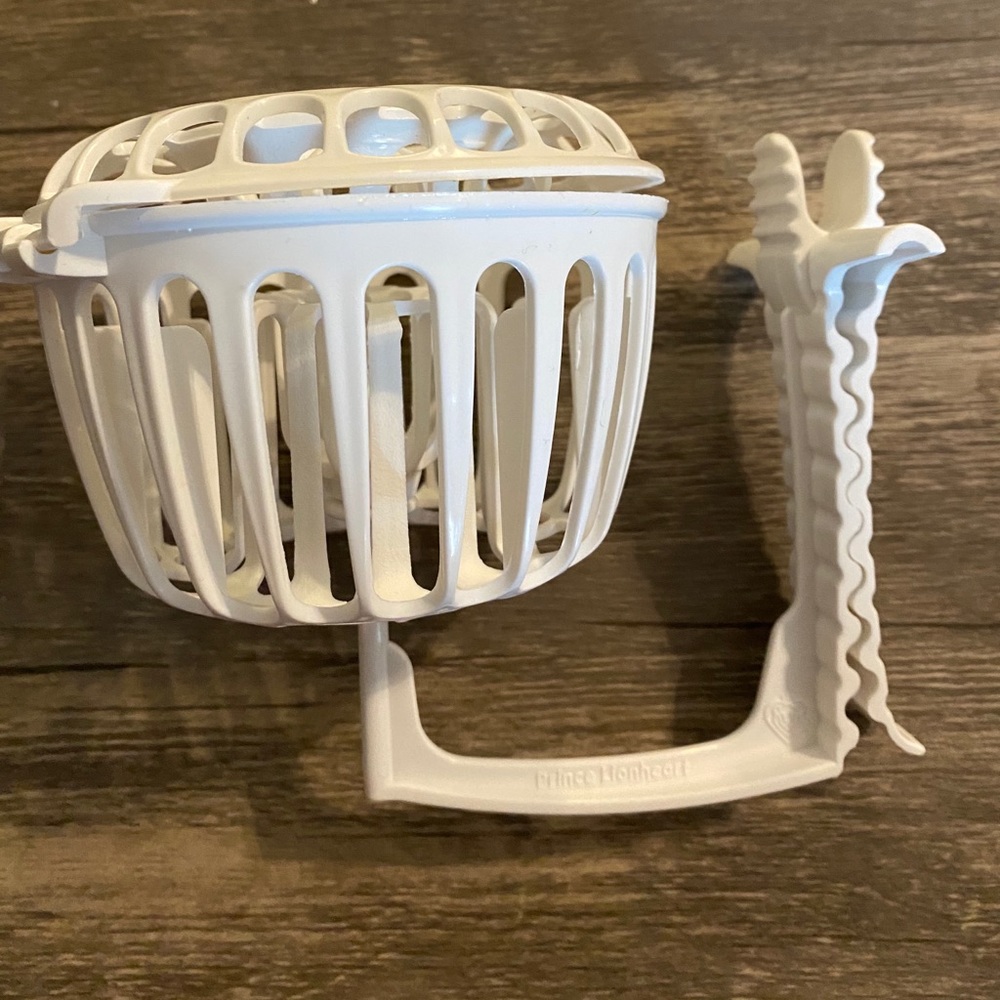Dishwasher holder for nipples, pacifiers etc